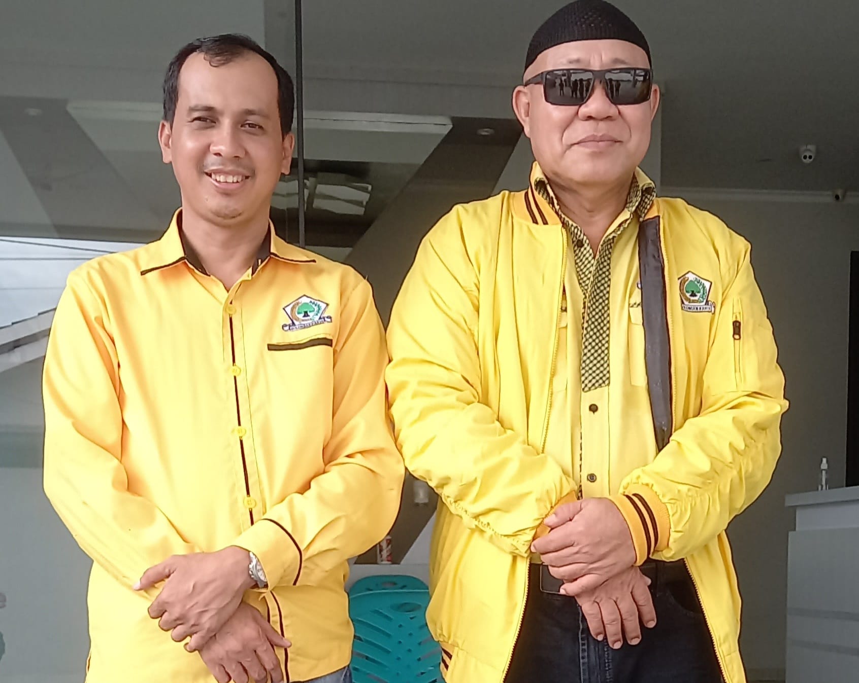 Itho Murtada bersama ketua DPD II Golkar Buol, H. Abdullah Batalipu, saat mendaftar dan bergabung dengan Partai Golkar baru-baru ini.
